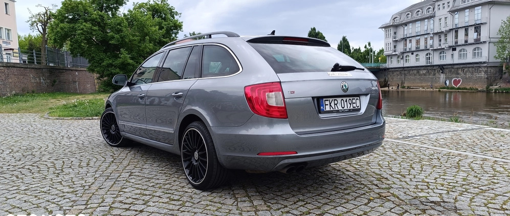 Skoda Superb cena 29999 przebieg: 299000, rok produkcji 2010 z Gubin małe 352